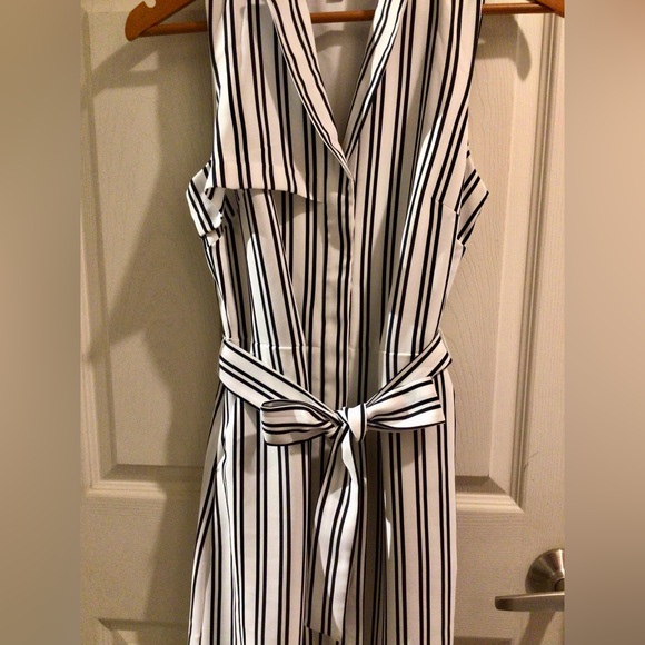 Banana Republic brand new without tags long button down dress. Size 4 - Picture 9 of 12